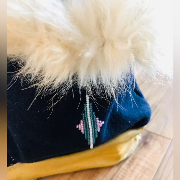 Indigenous Vintage Hand crafted bootie leather/felt/fur/beaded. Men 10.5 Lady 11 - Picture 2 of 14